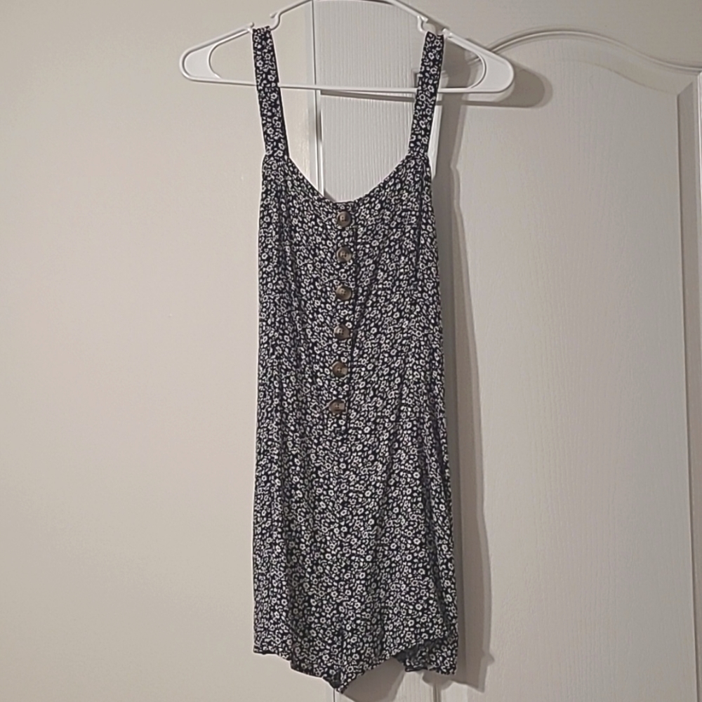 American eagle black & white floral button romper with pockets